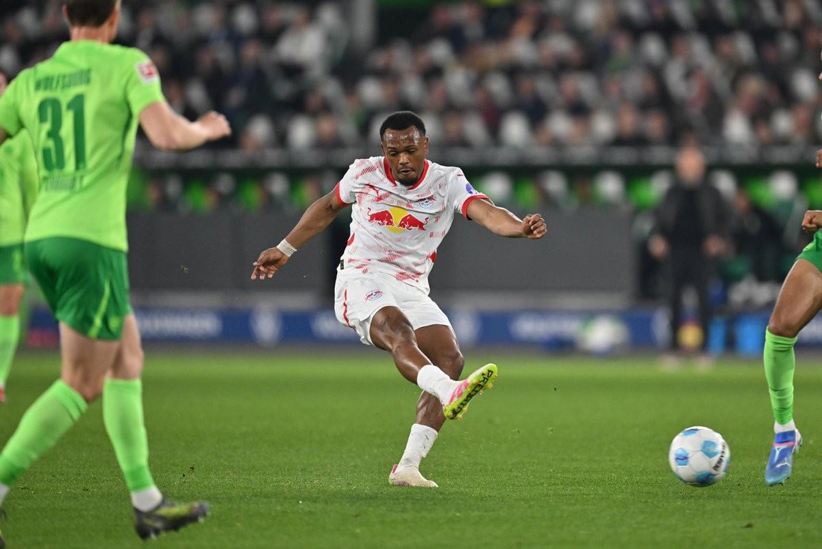 开云-记者：因雅克松交易存疑，拜仁在考虑租借莱比锡前锋奥蓬达