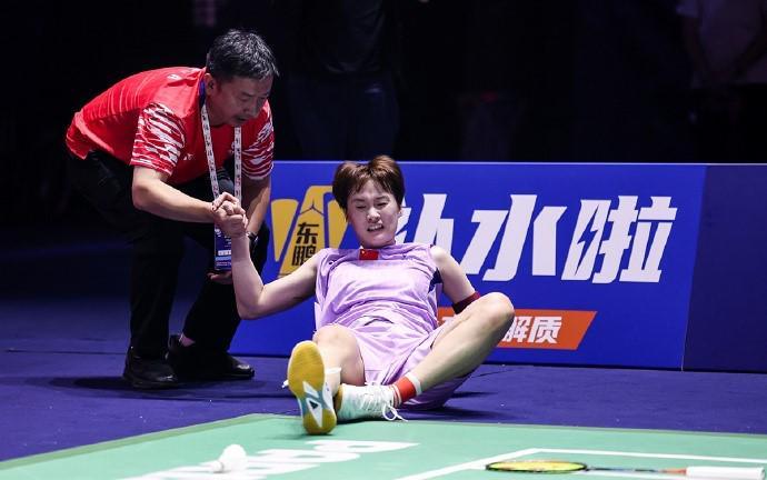 开云体育官网-陈雨菲赛后脚踝进行冰敷，明天能否出战仍需观察