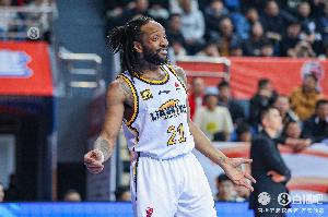 开云体育APP-直播吧：威尔斯与辽宁完成续约 上赛季场均21.3分4助攻