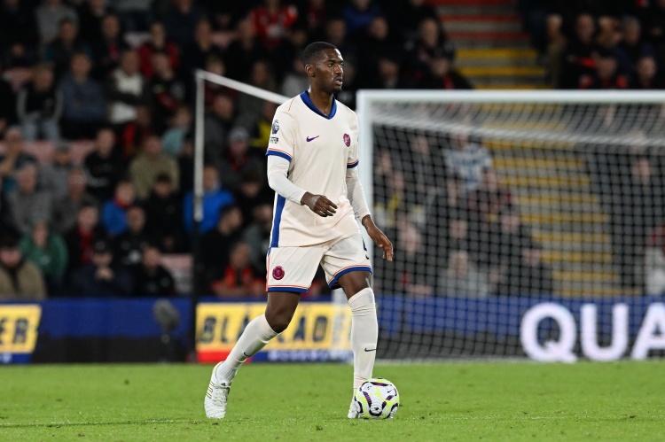 开云体育网址-阿达拉比奥尤回顾职业生涯首秀：曼城1-5不敌切尔西，坦言童年时期拥有多位偶像