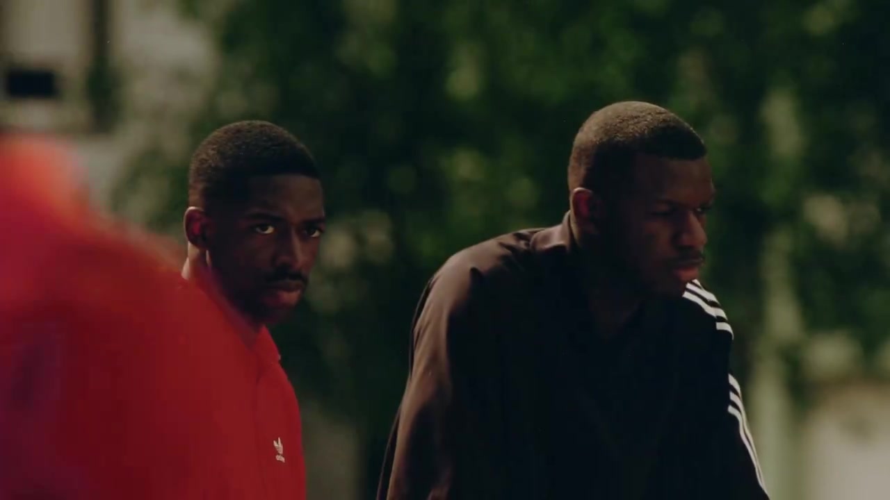 开云体育网址-登贝莱携手阿迪达斯拍摄广告，与青少年同场竞技