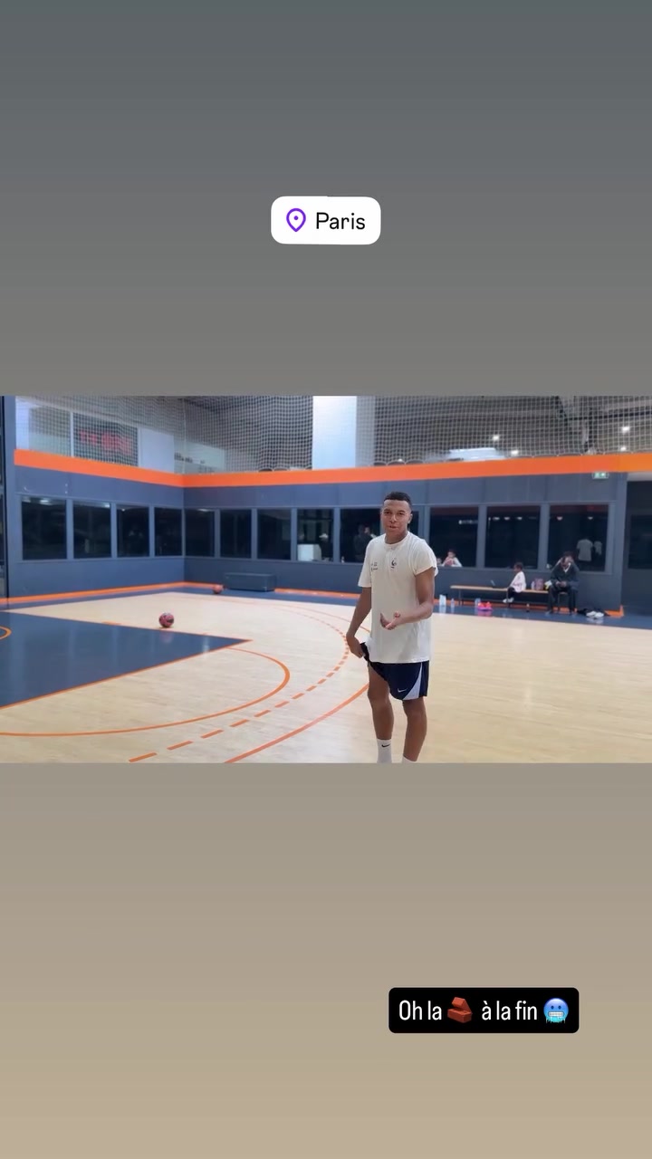 开云体育入口-姆巴佩三分连击挑战未果，梅开二度后错失帽子戏法仰天长叹