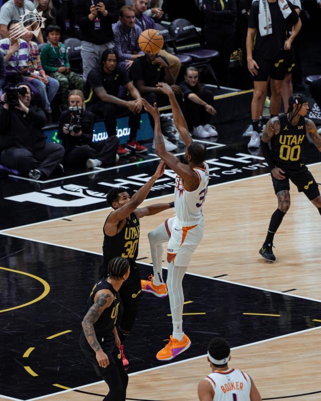 开云体育入口-双加时爆砍39分+绝杀封盖 35岁的KD仍在狂舞镰刀