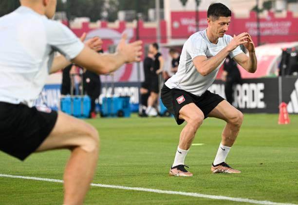 开云体育网址-【解码波兰】实力有限战术摇摆，莱万多了帮手不足喜